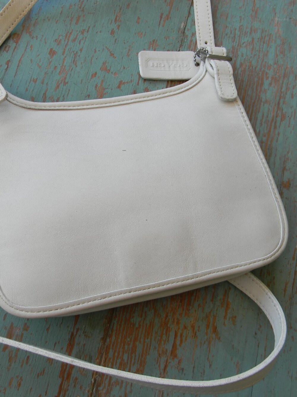 VINTAGE COACH 9142 WHITE CHALK HIPPIE CROSSBODY LEATHER SMALL BAG HANGTAG - Picture 7 of 9